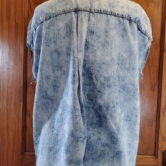 🍂✨️🍁 Rock & Republic button down denim shirt. Size XXL. Soft and comfortable. - Picture 8 of 9